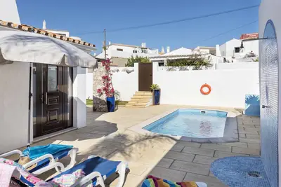Image de Villa Petala, à 300 mètres de la plage.