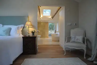 Image de Cottage romantique et paisible avec piscine et vue lointaine