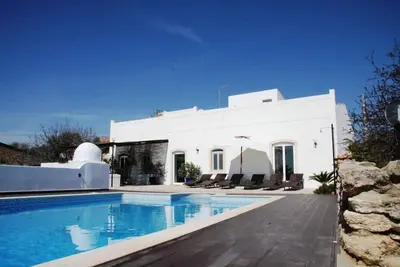Image de Maison à flanc de colline, vue mer, piscine privée, grand jardin paysagé clos