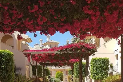 Image de Lou’s Place Albatros – 2-Bedroom G/F • Air-Con • Wi-Fi • 10min Walk to Beach