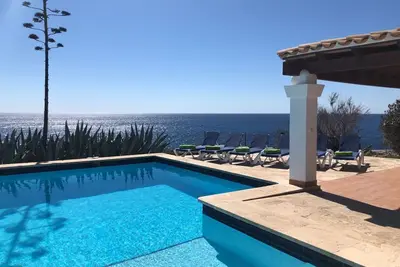 Image de Villa Sol Naixent surplombant la mer avec piscine privée et connexion Wi-Fi