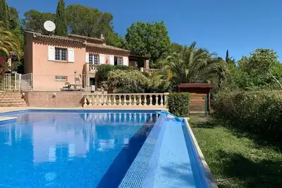 Image de Villa isolée avec grande piscine et terrain, cinq chambres pour 9-12 personnes