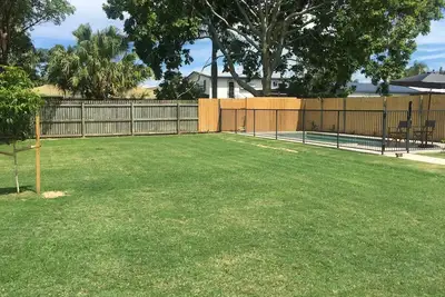 Image de Maison familiale compacte avec piscine à South Mackay