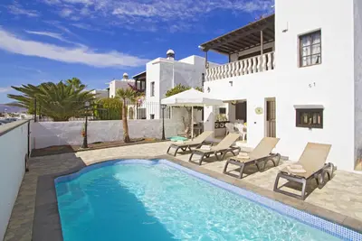 Image de Villa de 3 chambres, piscine privée chauffée Central Puerto Del Carmen, Locatio fantastique