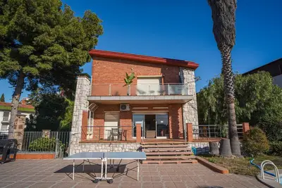 Image de Bed&Bcn Hills House with swimming pool