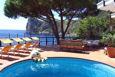 Image de Magnifique villa de luxe en bord de mer au coeur de la côte de Sorrente