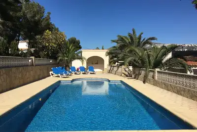 Image de Belle villa privée à Moraira 5-7 minutes à pied des magasins, des bars, une très grande piscine