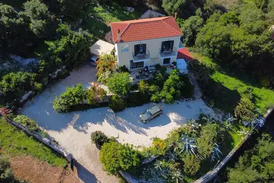 Image de Villa entièrement équipée avec vue mer et montagne à 500 mètres du centre d'Agia Efimia