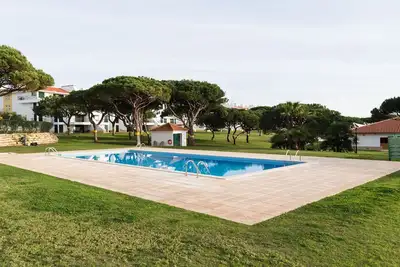Image de Penthouse avec terrasse privée sur le toit dans le village de Vila Sol à proximité du golf et des plages de Vilamoura