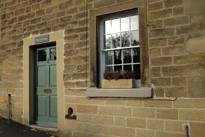Image de Charme grade 2 listé chalet géorgienne au coeur de Bakewell