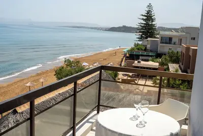 Image de Studio en bord de mer avec balcon d'angle