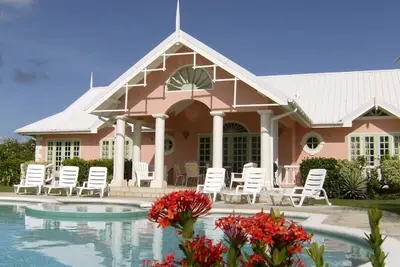 Image de Luxueuse villa de style colonial, Hilton's Golf and Beach Resort