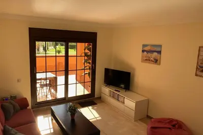 Image de Luxury 2 bedroom beachfront apartment, sleeps 6 - 5mins to golf