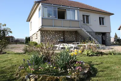 Image de une maison tout confort, un jardin avec terrasse, le tout aux portes de honfleur