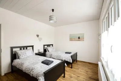 Image de Nouvel appartement élégant situé à 3 minutes à pied de la gare d'Interlaken West.