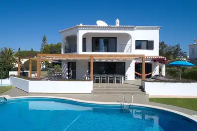 Image de Belle villa rénovée pour 12 personnes, à 100 mètres de la mer