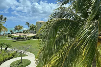 Image de Aquatika Beachfront Ph Vues Magnifiques!