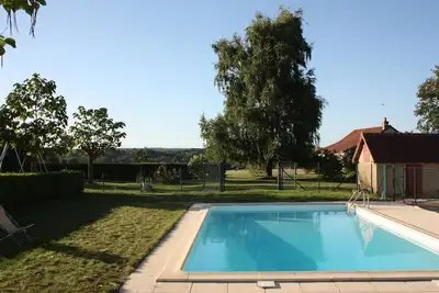 Ancienne ferme bourbonnaise rénovée avec piscine chauffée de juin à septembre