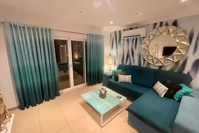 Image de Luxueux et moderne 2 chambres 2 salles de bain Apt exclusif Resort Vdl. Wifi & Air Con inc