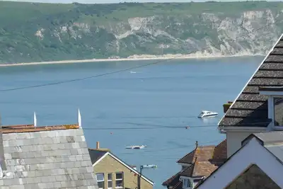 Image de Appartement clair et spacieux au 1er étage avec une vue magnifique sur la baie et les collines de Purbeck
