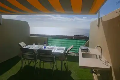 Image de Charmant 120 m2 avec vue sur la mer et la montagne.