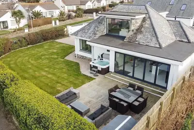Image de (D) Magnifique Maison De Vacances CÔTIÈRE Avec Bain À Chaud, Vue Sur La Mer Et Parking