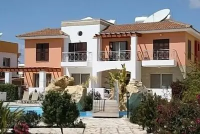 Image de Belle villa de vacances avec piscine dans les tombeaux de la région des rois
