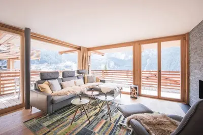Image de Bernstein - 2 Chambres / 2-Bath Luxueux appartement central
