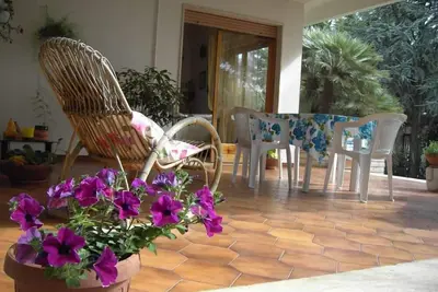 Image de Detached villa with garden, central location and 20 minutes from the sea