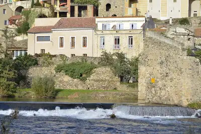 Image de Les Tiers : propriété magnifiquement restaurée au bord de la rivière.