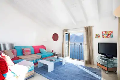 Image de Appartement de charme contemporain avec piscine et jardin privé