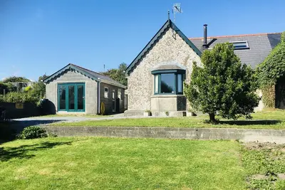 Image de Sur le sentier de la côte menant à la plage de surf de Pembs Premier et au château de Pembroke