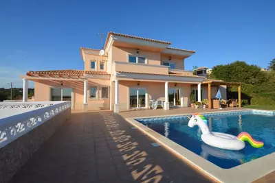 Image de 3 chambres Villa et 5 salles de bains et vraiment une belle vue