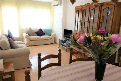 Spacieux Apt, climatisation, ascenseur, parking, terrasse privée, promenade de la plage et de la ville, Wifi gratuit