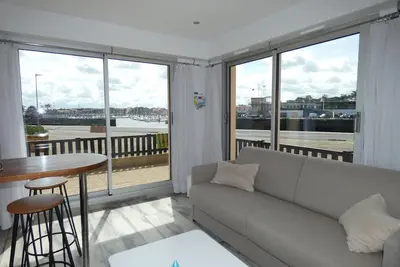 Image de Bel appartement refait à neuf, face au Port