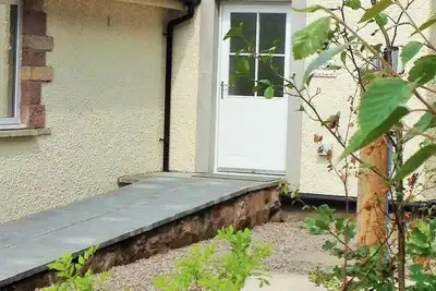 Image de Spacieux logement indépendant de plain-pied de deux chambres. Milieu rural.