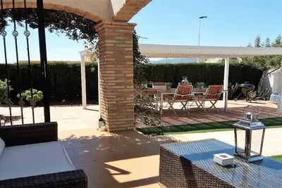 Image de Villa Familiale Sur Golf / Jardin PRIVÉ / Piscine / Sleeps 4+ Cot.