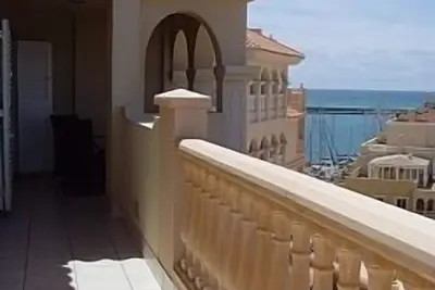 Image de Lux Penthouse, Spacious, All Day Sun ☀️Views To Sea🏄🏿Golf🏌Marina⛵️Sat Tv, Wifi