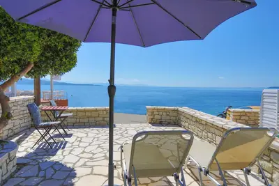Image de Dina Apartment: Maison sur la plage de Kaminaki! Climatisées et avec une grande terrasse privée.