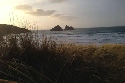 Image de Fistral Beach, sur Headland Rd, terrain de golf et vue sur mer