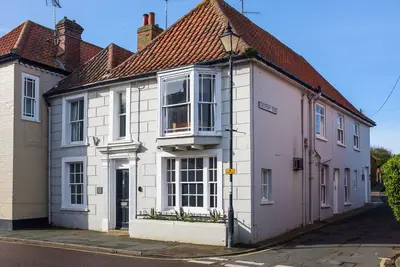 Image de The Old Gordon House - Idéalement situé à proximité de la plage, des restaurants et des magasins