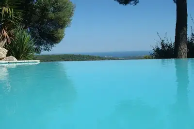 Image de Vue sur la mer depuis la piscine et depuis chaque chambre de la Villa 'Pura Vida'!