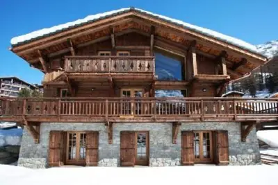 Image de Bain Ă remous, sauna, feu de bois, terrasse, chien amical, luxueux chalet Ă Zinal / Grimentz