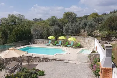 Image de Belle villa individuelle avec piscine privée dans un endroit magnifique