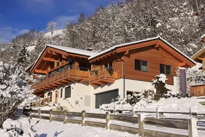 Image de Chalet de luxe (12 couchages) dans Bramberg endroit ensoleillé avec de superbes vues