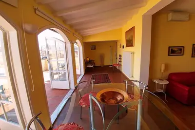 Image de Appartement élégant et lumineux avec vue panoramique sur la vieille ville