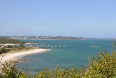 Image de Maison de pêcheur avec vue imprenable sur la mer depuis la terrasse et le jardin
