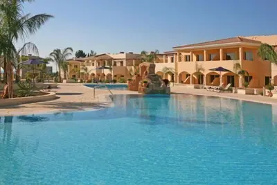 Image de Superbe 3 chambres, 3 salles de bain Penthouse Apt avec grande terrasse et super piscine et vue sur la mer