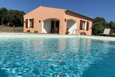 Image de Maison indépendante avec piscine privée, tennis et wi-fi gratuit près de Castelsardo