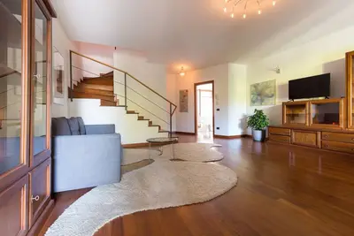 Image de Villa indépendante sur le lac de garde avec piscine